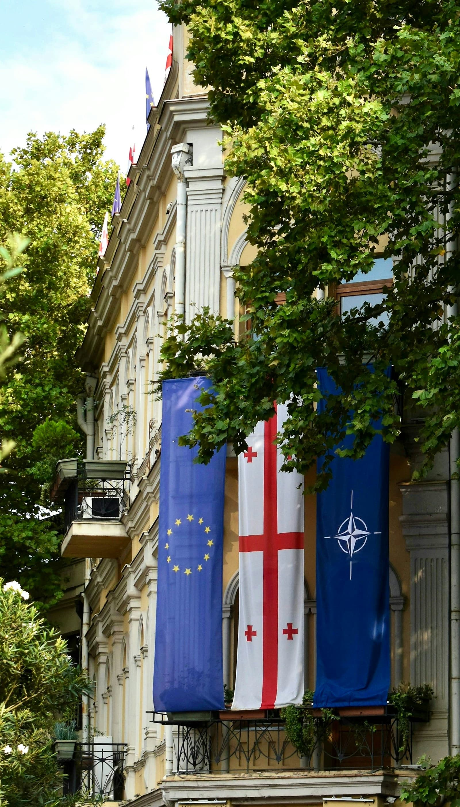 NATO's Top General Says the Alliance Has 4,000 Pages of Eastern-Flank Contingency Plans