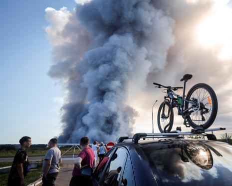 Bystanders watch the Elektrostal smoke column rising from the Wildberries warehouse fire, 18 July 2026